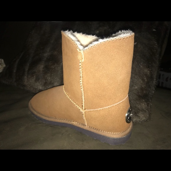 Mid Calf Boots (ugg type) - Picture 2 of 5